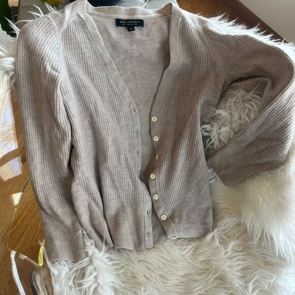 Banana Republic Cropped Cardigan - 100% merino wool - Picture 1 of 4